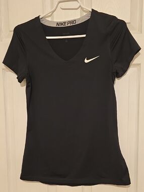 Nike Black Women's V-Neck Short Sleeve Performance Tee